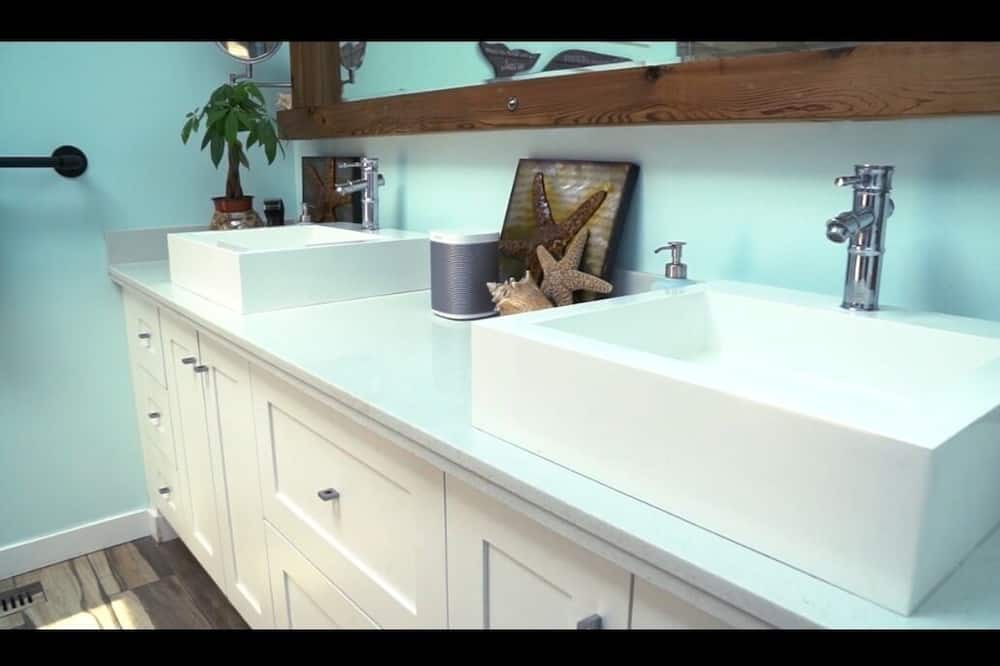 Photo of Bathroom in Stoney Creek