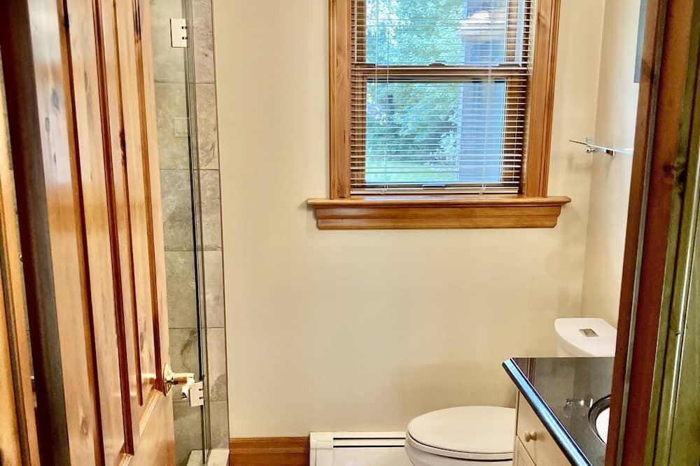 Photo of Bathroom in Carden