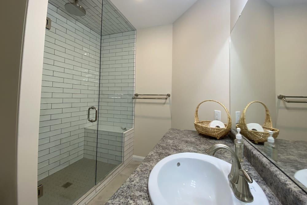 Photo of Bathroom in Mapleton