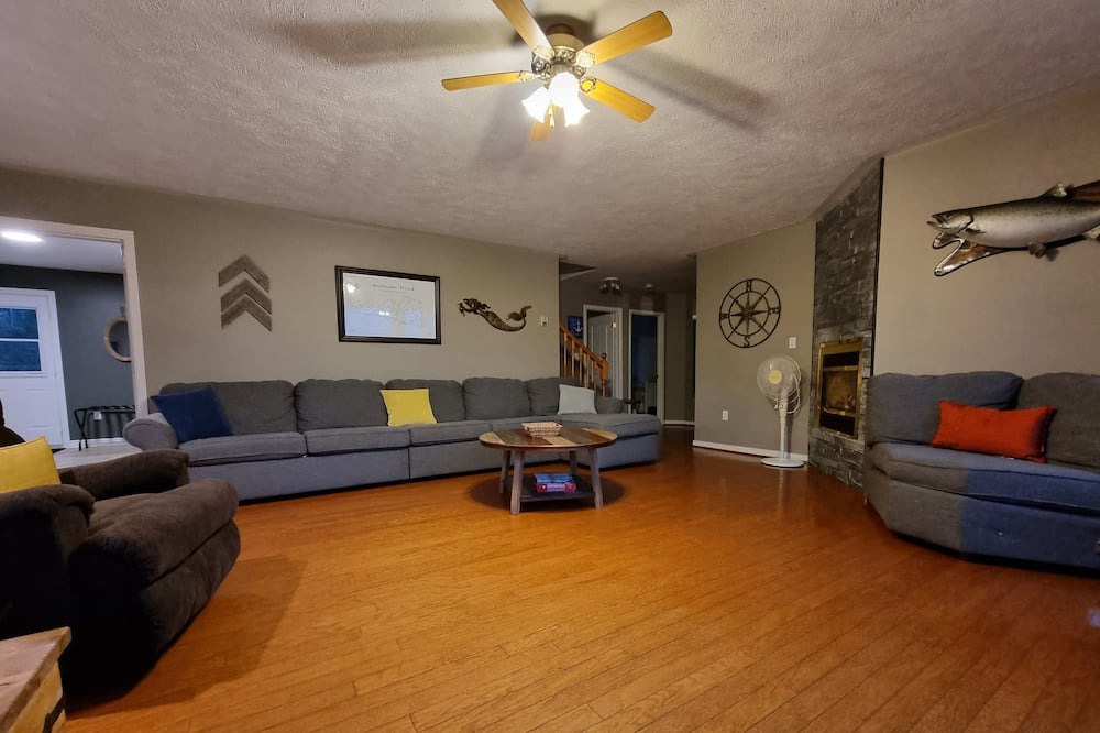 Photo of Livingroom in Manitoulin District