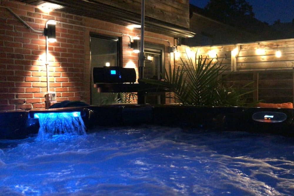 Photo of Outdoor in Oakwood Village