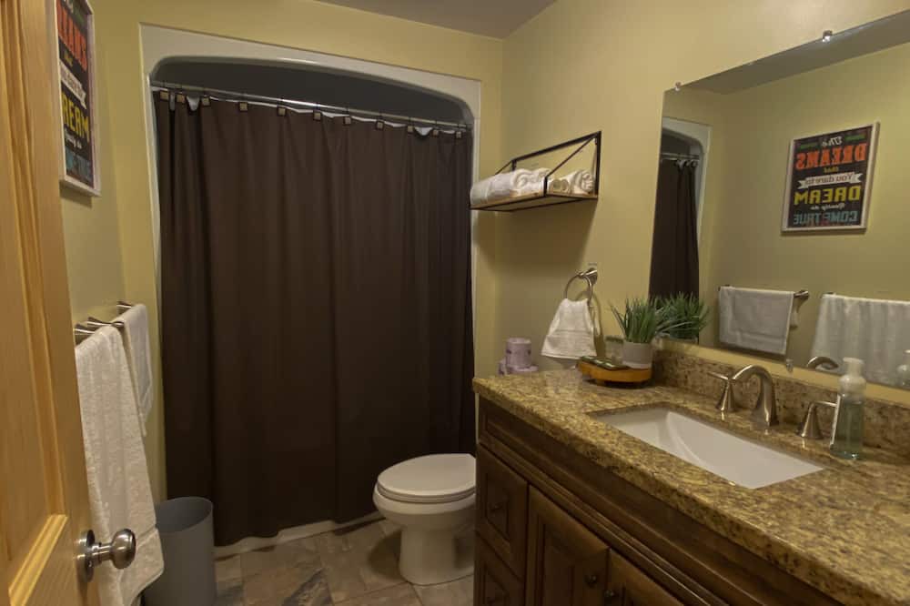 Photo of Bathroom in Tobermory