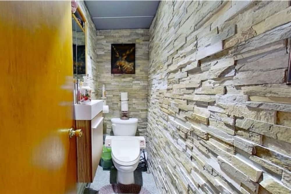 Photo of Bathroom in Carden