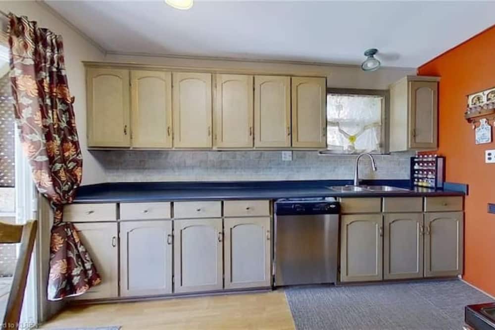 Photo of Kitchen in Carden