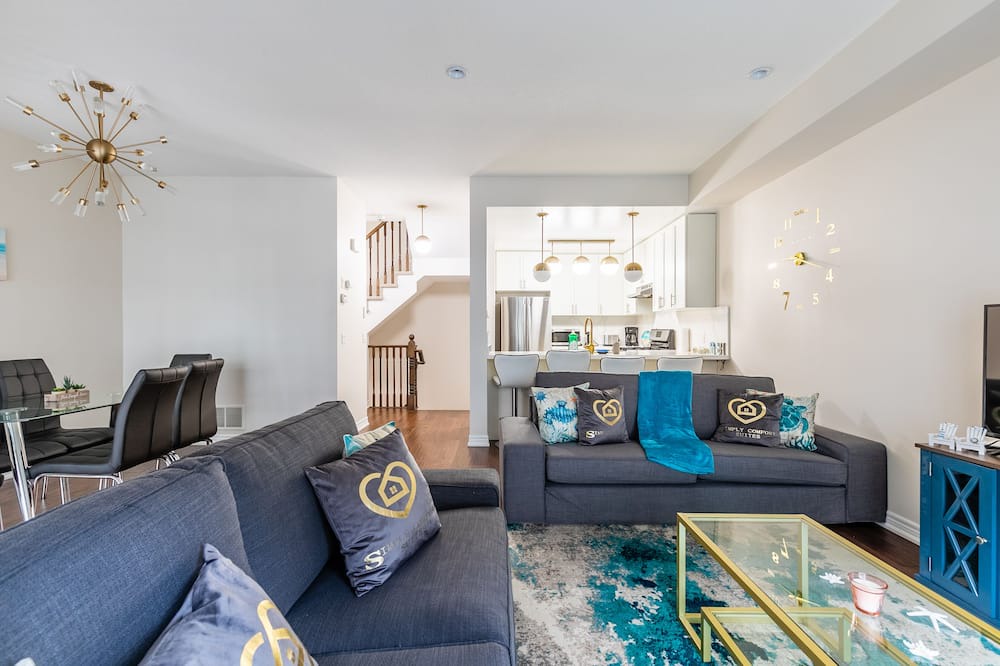 Photo of Livingroom in Stoney Creek