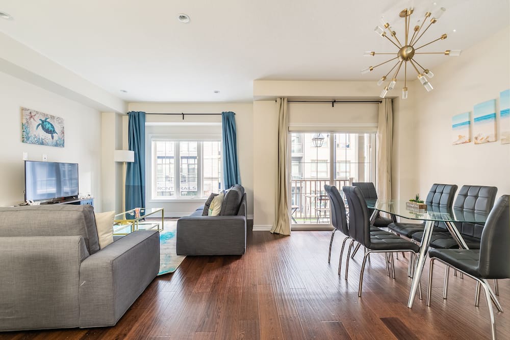 Photo of Livingroom in Stoney Creek