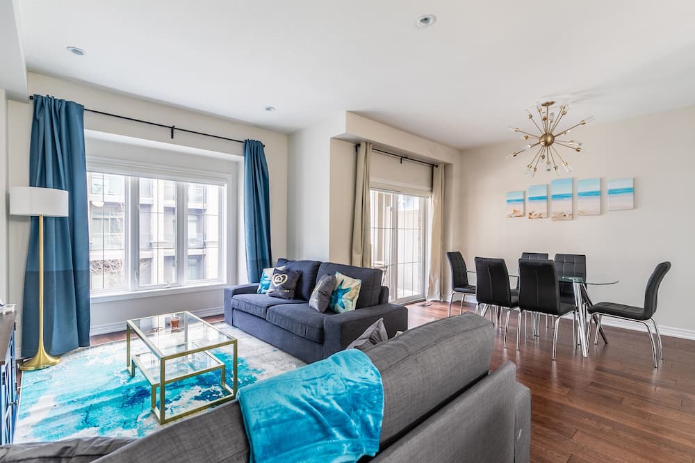 Photo of Livingroom in Stoney Creek