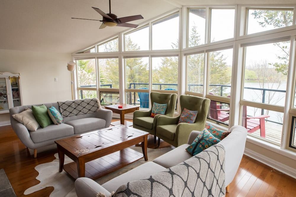 Photo of Livingroom in Cressy