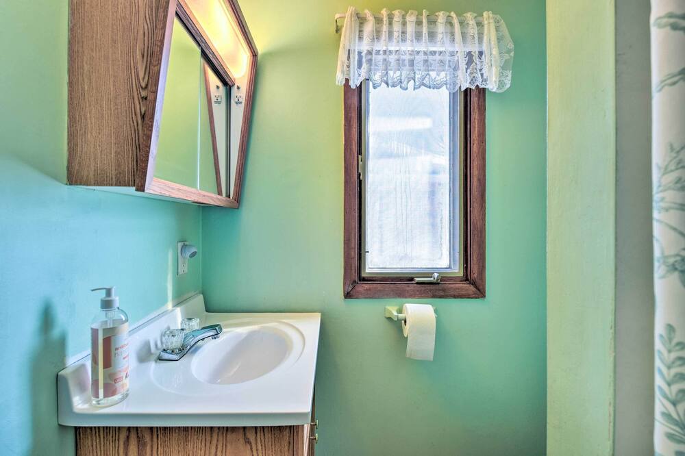 Photo of Bathroom in Lindstrom