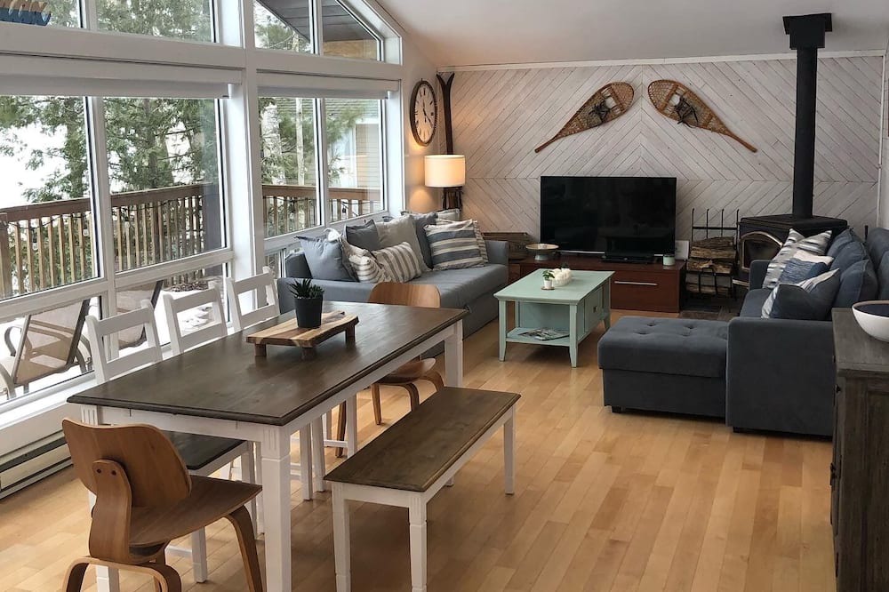 Photo of Livingroom in Carden
