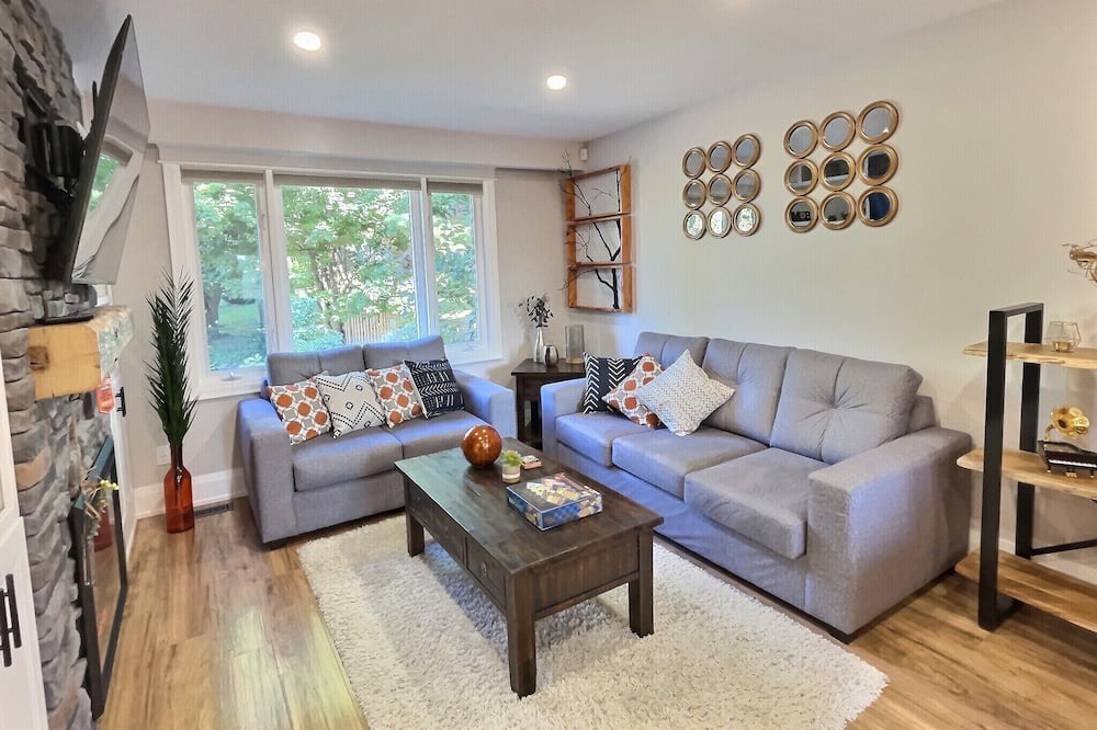 Photo of Livingroom in Barrie