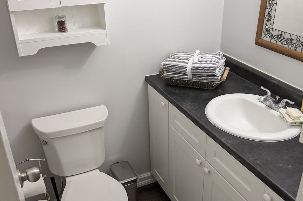 Photo of Bathroom in Rosedale
