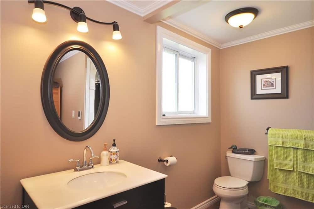 Photo of Bathroom in Britt