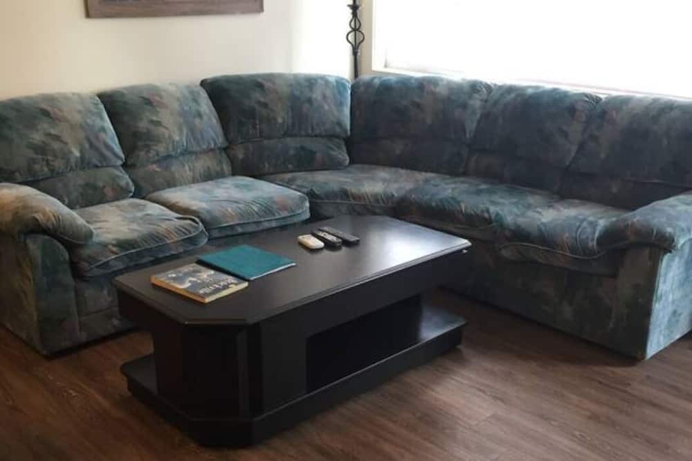 Photo of Livingroom in Brockville