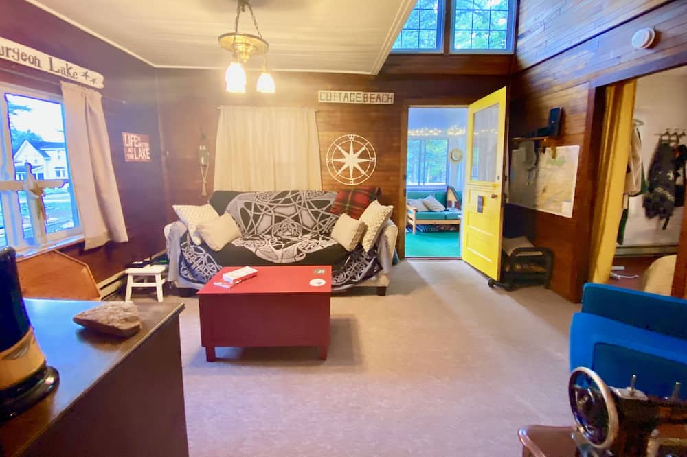 Photo of Livingroom in Fenelon Falls