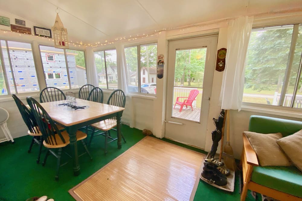 Photo of Livingroom in Fenelon Falls