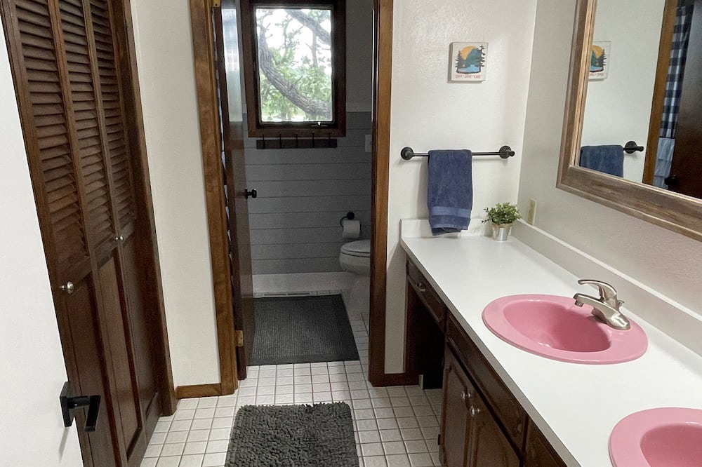 Photo of Bathroom in Windom