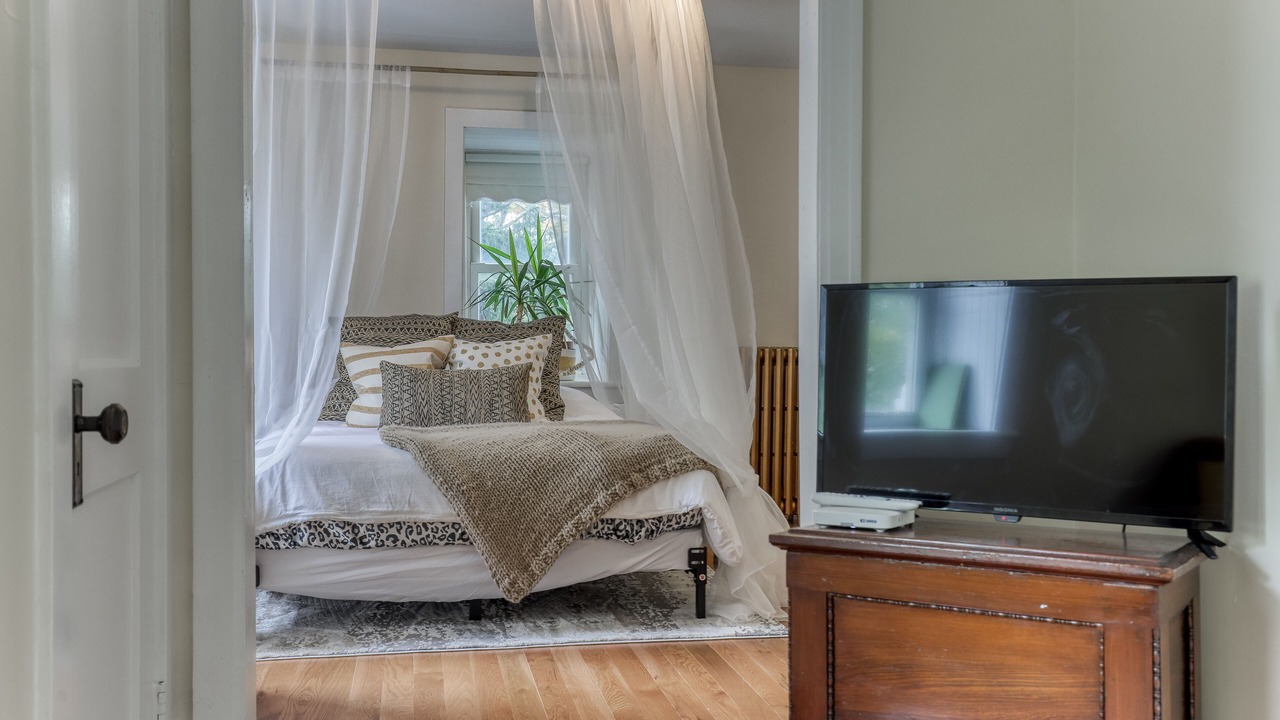 Photo of Bedroom in Gananoque