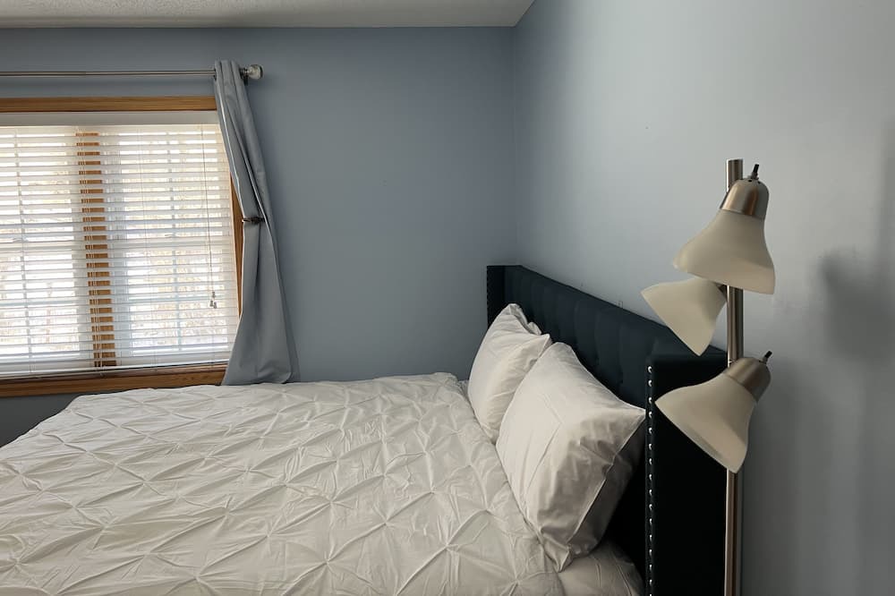 Photo of Bedroom in Lakeville