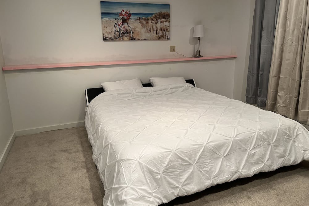 Photo of Bedroom in Lakeville