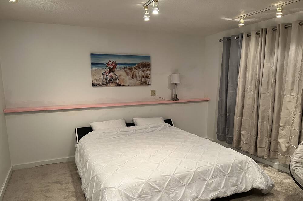 Photo of Bedroom in Lakeville