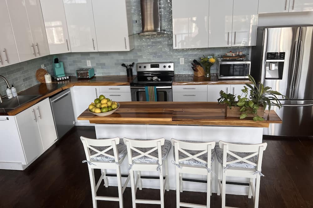 Photo of Kitchen in Ahmic Harbour