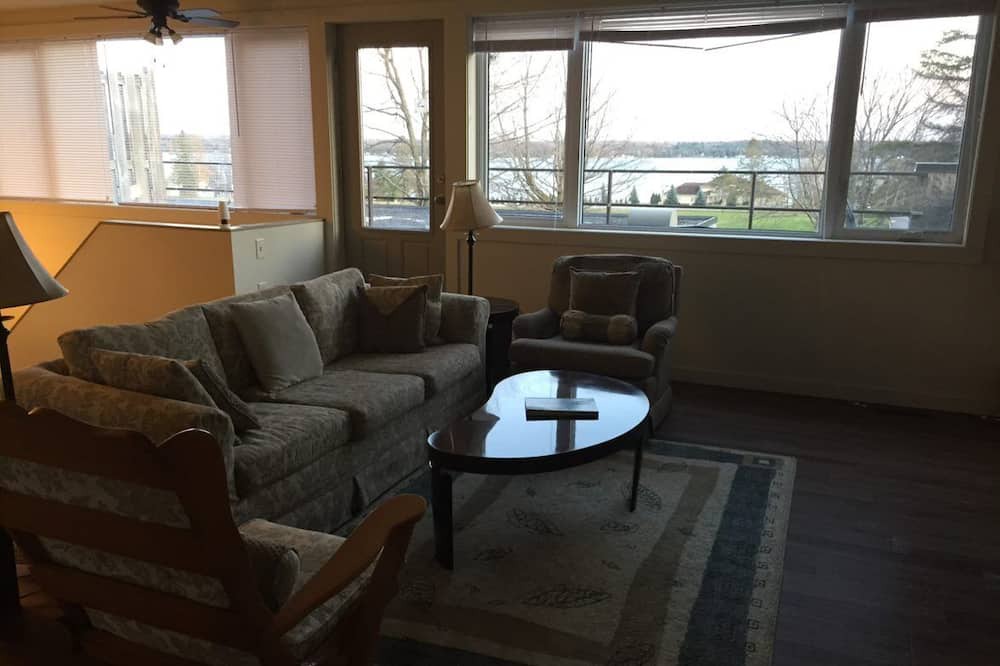 Photo of Livingroom in Brockville