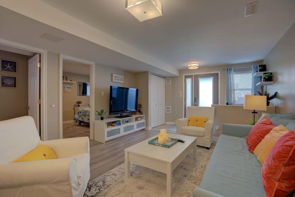 Photo of Livingroom in Rideau Heights