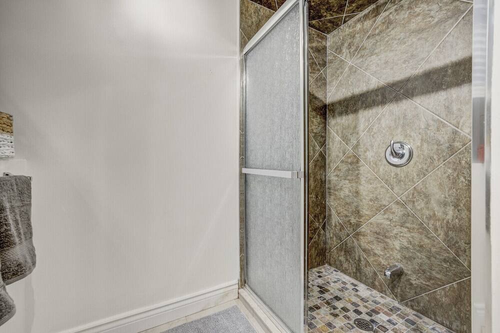 Photo of Bathroom in East Gwillimbury
