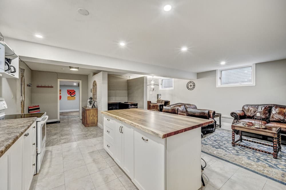 Photo of Kitchen in East Gwillimbury