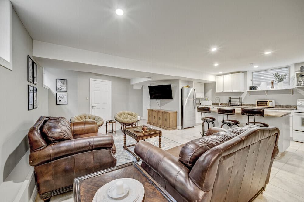 Photo of Livingroom in East Gwillimbury