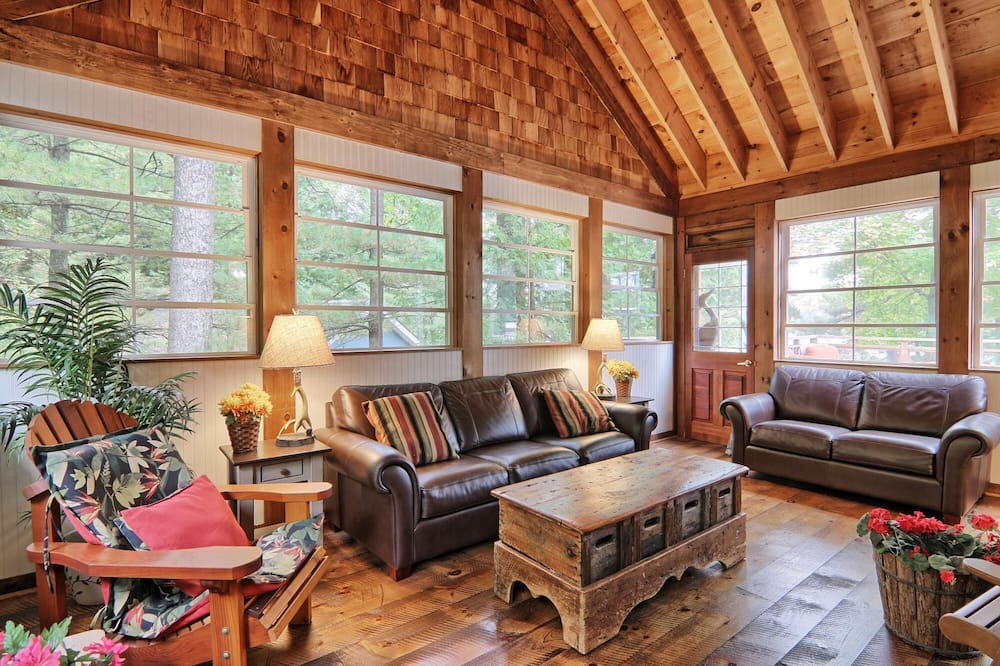 Photo of Bedroom in Rosseau