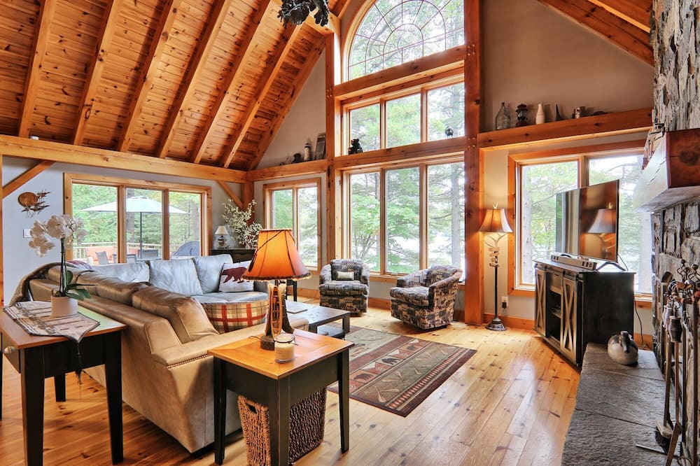 Photo of Livingroom in Rosseau