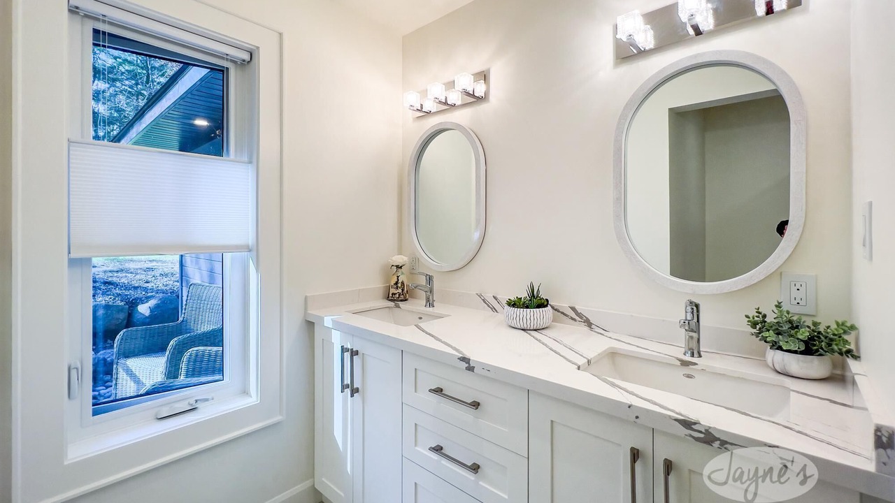 Photo of Bathroom in Muskoka Lakes