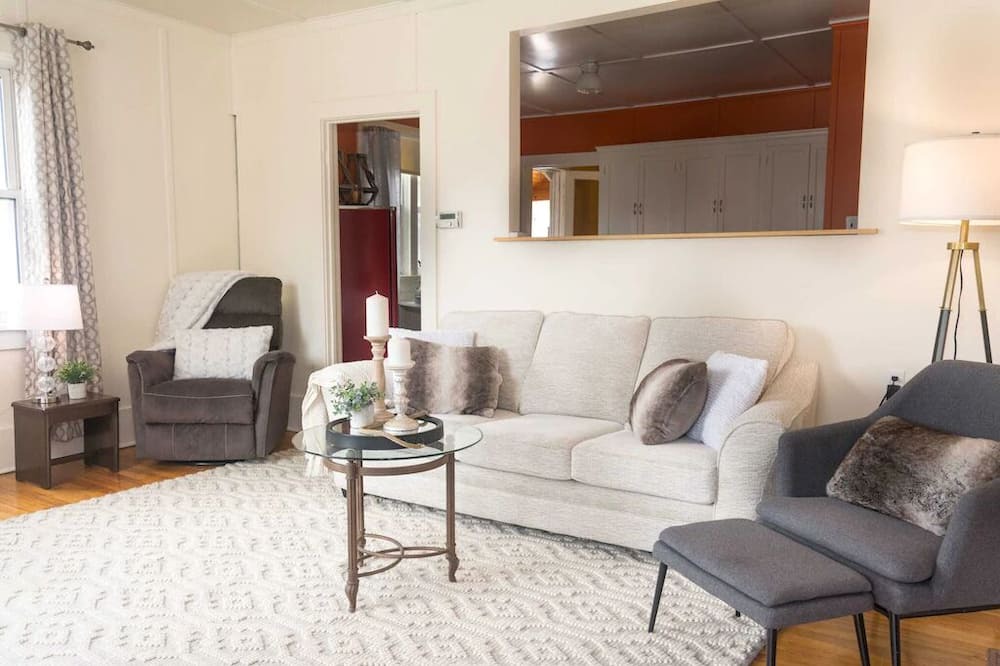 Photo of Livingroom in Smooth Rock Falls