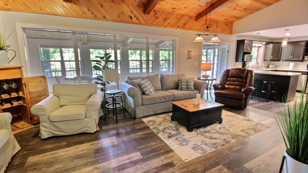 Photo of Livingroom in Bracebridge