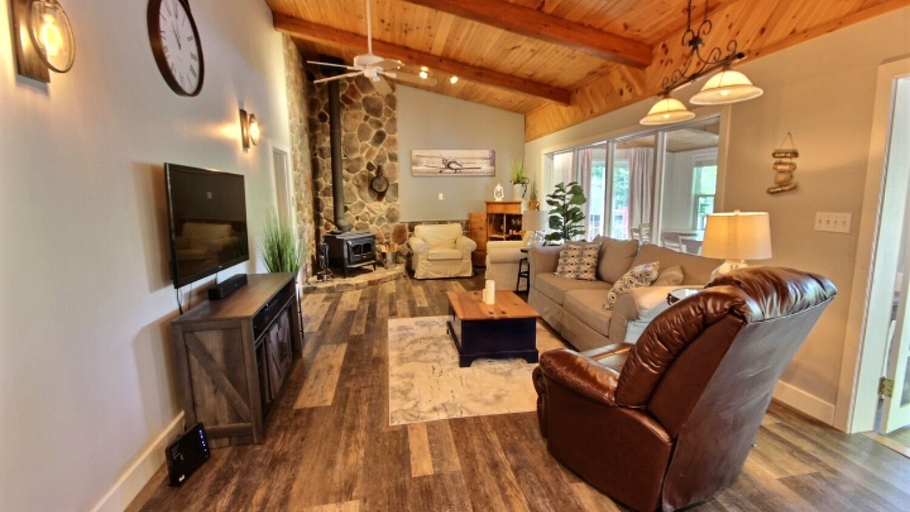 Photo of Livingroom in Bracebridge