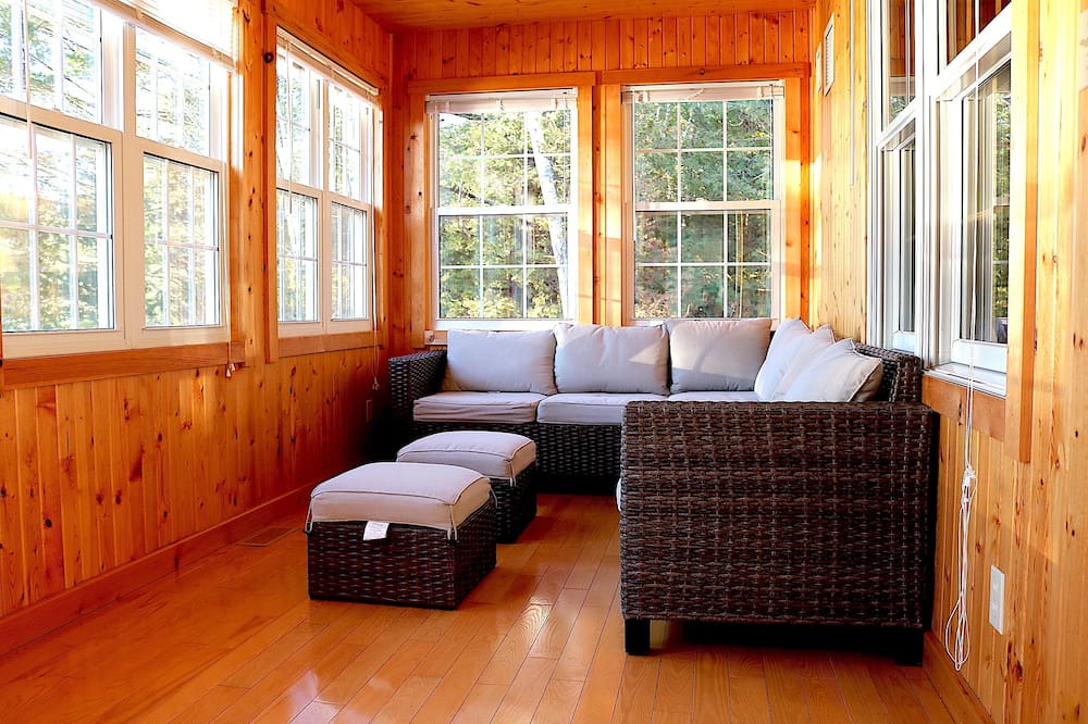 Photo of Livingroom in Central Frontenac