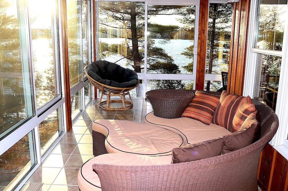 Photo of Livingroom in Central Frontenac
