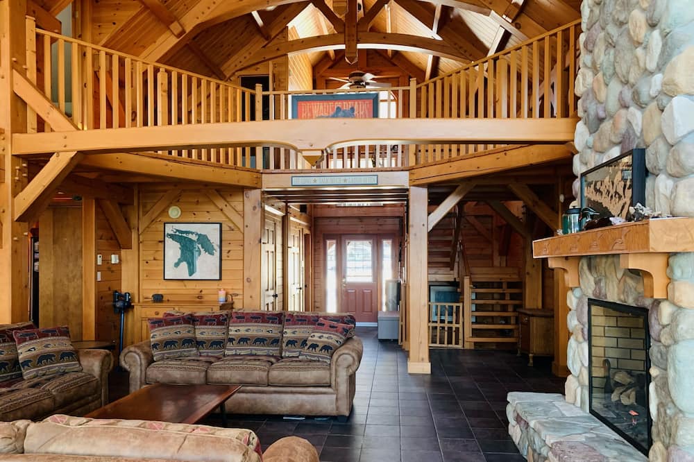 Photo of Livingroom in Manitoulin District