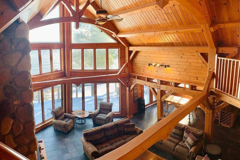 Photo of Livingroom in Manitoulin District