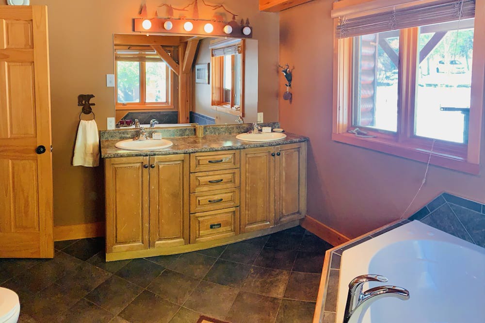 Photo of Bathroom in Manitoulin District