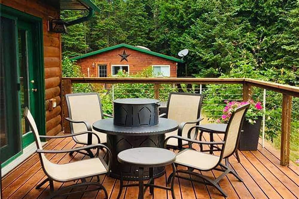 Photo of Patio Balcony in Manitoulin District