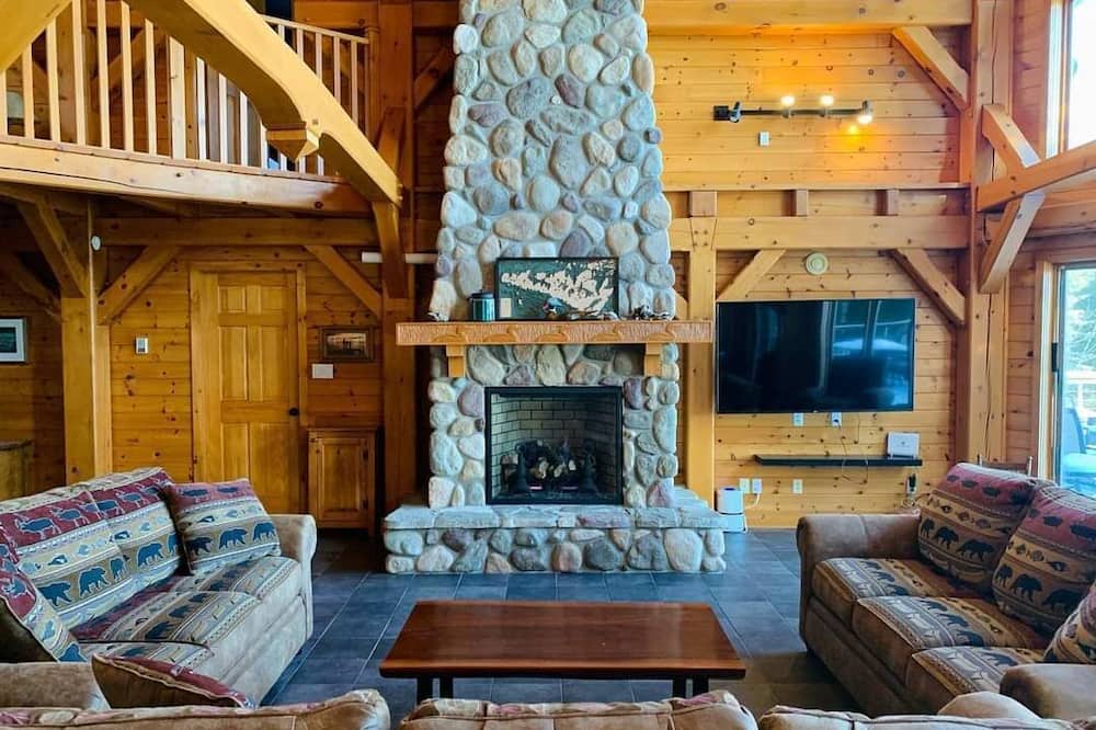 Photo of Livingroom in Manitoulin District