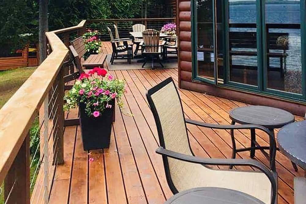 Photo of Patio Balcony in Manitoulin District