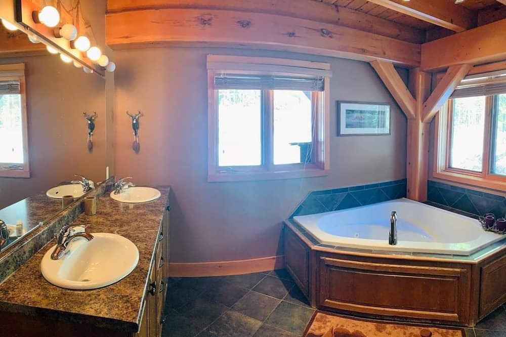 Photo of Bathroom in Manitoulin District