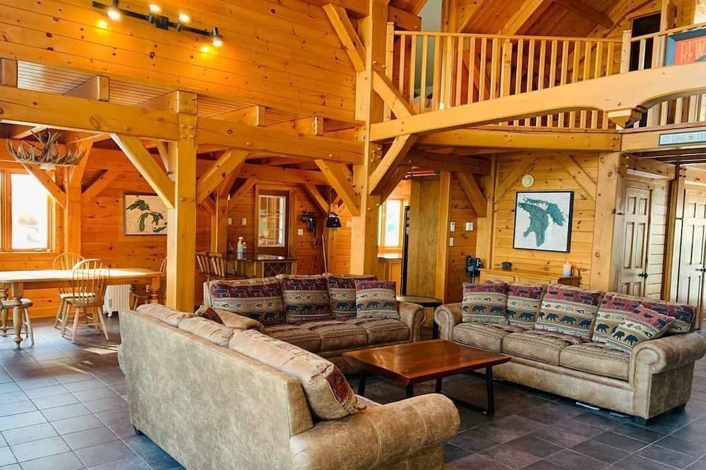Photo of Livingroom in Manitoulin District