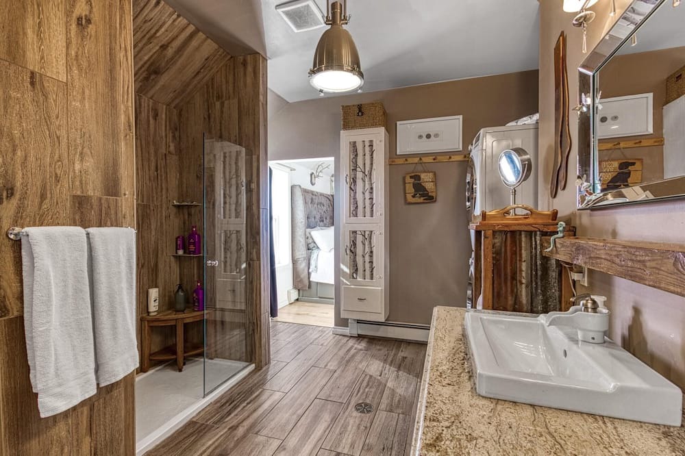 Photo of Bathroom in Manitoulin District