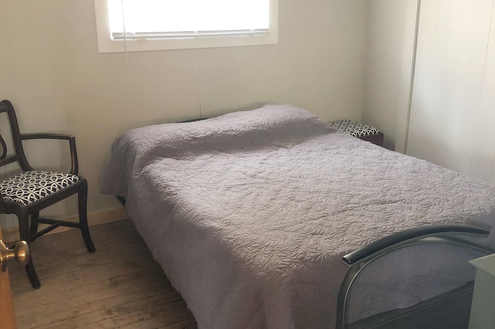 Photo of Bedroom in Dysart et al