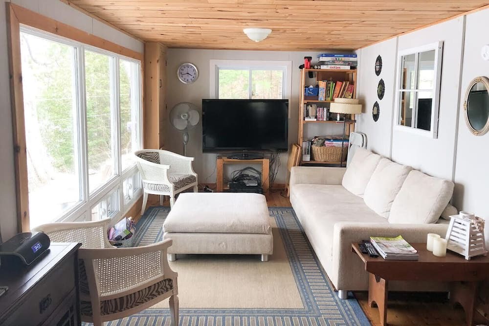 Photo of Livingroom in Dysart et al